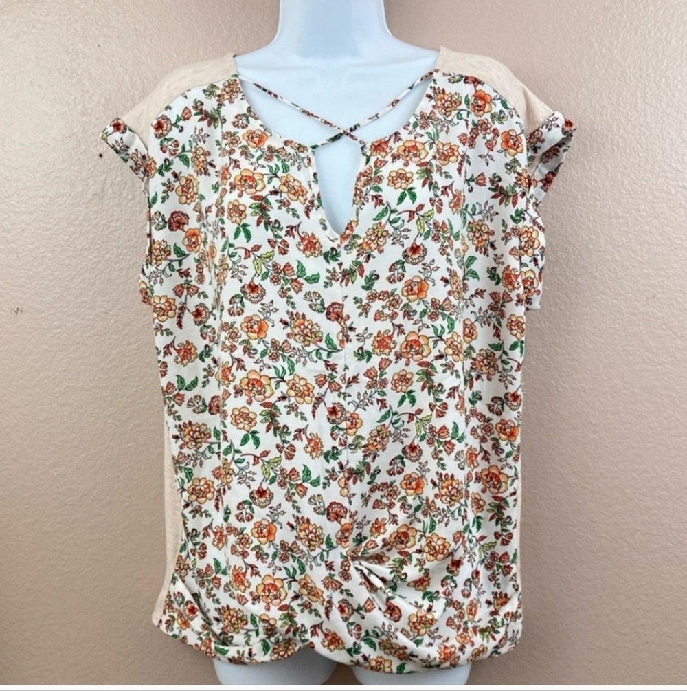 A. BYER Women's FloralCriss-Cross Twist Front Casual Comfy Top Size XL.